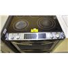 Image 3 : FRIGIDAIRE GALLERY STAINLESS STEEL ELECTRIC STOVE WITH CONVECTION OVEN