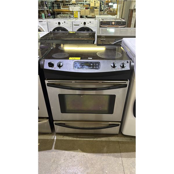 FRIGIDAIRE ELECTRIC STOVE WITH OVEN (MISSING SOME RACKS)