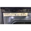 Image 5 : FRIGIDAIRE ELECTRIC STOVE WITH OVEN (MISSING SOME RACKS)
