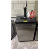 Image 1 : INSIGNIA PORTABLE 2-TAP KEGERATOR/BEVERAGE COOLER