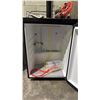 Image 4 : INSIGNIA PORTABLE 2-TAP KEGERATOR/BEVERAGE COOLER