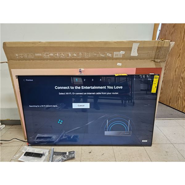 SAMSUNG 55-INCH DU7200 4K CRYSTAL UHD SMART TV WITH STAND & REMOTE