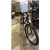 Image 2 : NORTHROCK 7 SPEED BICYCLE: *REAR WHEEL BRAKES DO NOT WORK*