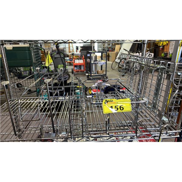 SHELF OF WIRE SHELVING