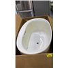 Image 1 : KOHLER BUBBLE TUB *MISSING BLOWER*