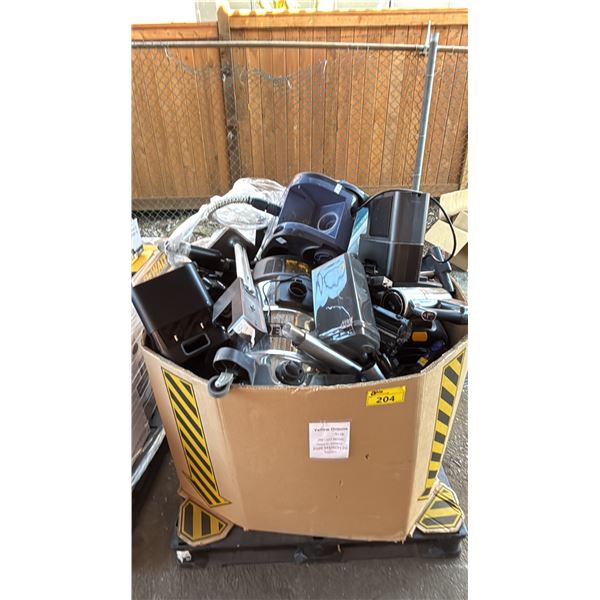 PALLET OF ASSORTED VACUUMS (UNKNOWN WORKING CONDITION, MAY BE MISSING PARTS & PIECES)