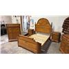 Image 3 : AMERICAN DREW WOOD BEDROOM SUITE: QUEEN SIZE BED FRAME, 2 SIDE TABLES, 5 DRAWER DRESSER AND