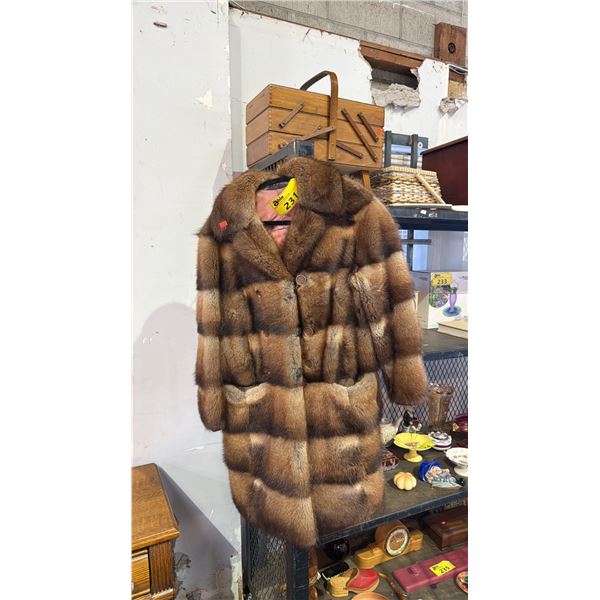 LADIES VINTAGE FUR COAT - *SIZE UNKNOWN*