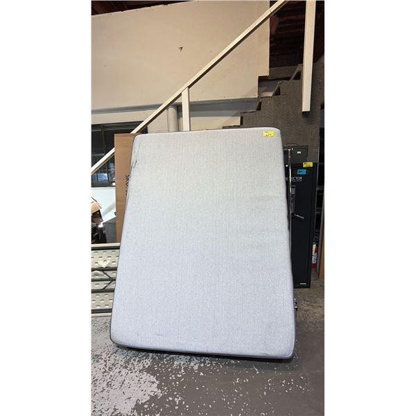 CASPER QUEEN SIZE MEMORY FOAM MATTRESS