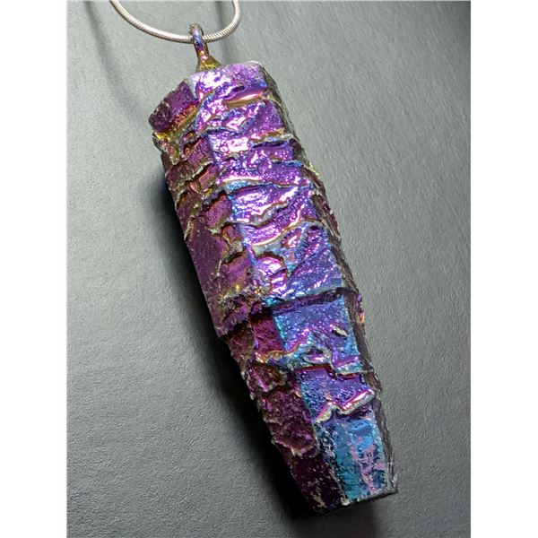 SILVER(APP 13G), RAINBOW TITANIUM AURA QUARTZ NECKLACE 18", SUGGESTED RETAIL VALUE $200