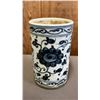 Image 2 : BLUE & WHITE SCHOLAR VASE