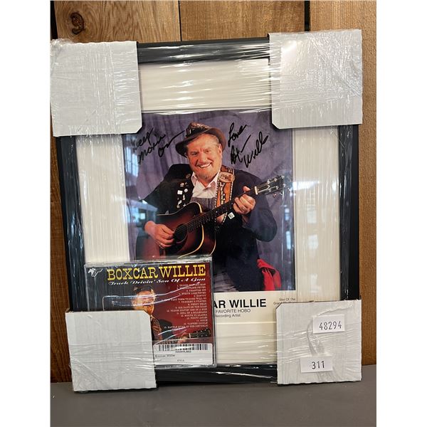 FRAMED & AUTOGRAPHED BOXCAR WILLIE COLOUR PHOTOGRAPH WITH CD