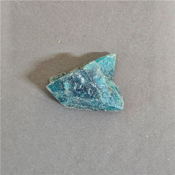 152CT ROUGH NATURAL SAPPHIRE WITH EGL CERTIFICATE: 43MM X 32MM X 21MM