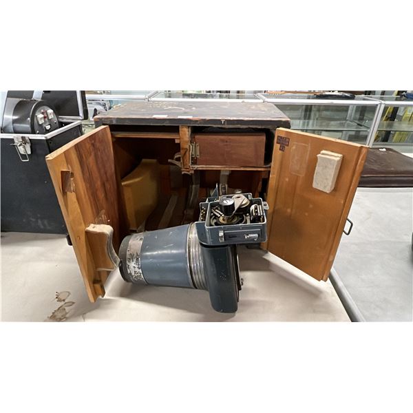 VINTAGE WILLIAMSON F24 AERIAL RECONNAISSANCE CAMERA IN WOOD CASE
