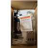 Image 5 : SHELF OF ASSORTED TOOLS: BENCH VICES, POCKET HOLE JIG KIT, SCREW DRIVERS, EXTENSION CORDS & MORE