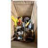 Image 6 : SHELF OF ASSORTED TOOLS: BENCH VICES, POCKET HOLE JIG KIT, SCREW DRIVERS, EXTENSION CORDS & MORE