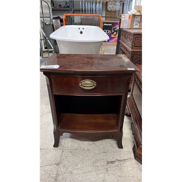 GIBBARD CRAFTSMEN MAHOGANY SIDE TABLE WITH 1 DRAWER & STORAGE CUBBY
