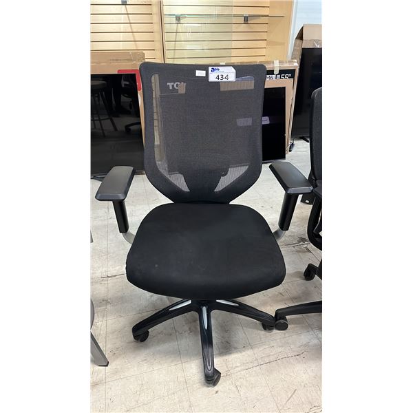 MESH BACK DESK CHAIR WITH ADJUSTABLE SEAT & ARM HEIGHT
