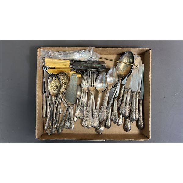 COLLECTION OF ASSORTED VINTAGE FLATWARE