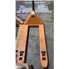 Image 1 : 2500KG CAPACITY PALLET JACK