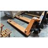 Image 3 : 2500KG CAPACITY PALLET JACK