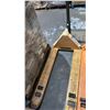 Image 3 : 5500 LBS CAPACITY PALLET JACK