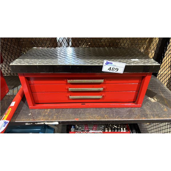 METAL TOOLBOX WITH ASSORTED CONTENTS INCLUDING; PRECISION METALWORKING TOOLS, TAP AND DIE SET, HEX