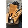Image 1 : BOX OF OUTSUNNY POTTING BENCHES FOR OUTSIDE