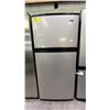 Image 1 : MAGIC CHEF STAINLESS STEEL 30" WIDE SWING DOOR REFRIGERATOR WITH TOP FREEZER