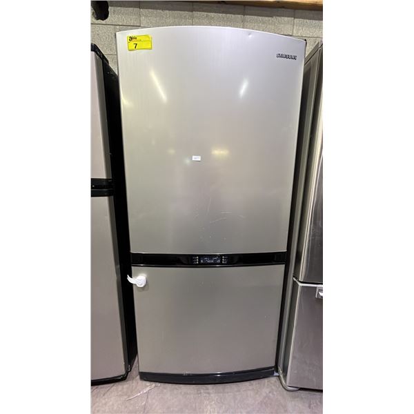 SAMSUNG STAINLESS STEEL 32" WIDE SWING DOOR FRIDGE WITH BOTTOM FREEZER