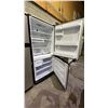 Image 2 : SAMSUNG STAINLESS STEEL 32" WIDE SWING DOOR FRIDGE WITH BOTTOM FREEZER