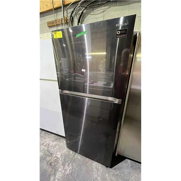 SAMSUNG BLACK 28.5" WIDE SWING DOOR FRIDGE WITH TOP FREEZER