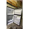 Image 2 : SAMSUNG BLACK 28.5" WIDE SWING DOOR FRIDGE WITH TOP FREEZER