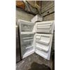 Image 2 : FRIGIDAIRE WHITE 30" SWING DOOR FRIDGE WITH TOP FREEZER