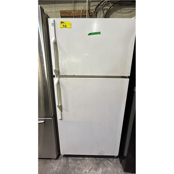 GE WHITE 30" WIDE SWING DOOR FRIDGE WITH TOP FREEZER