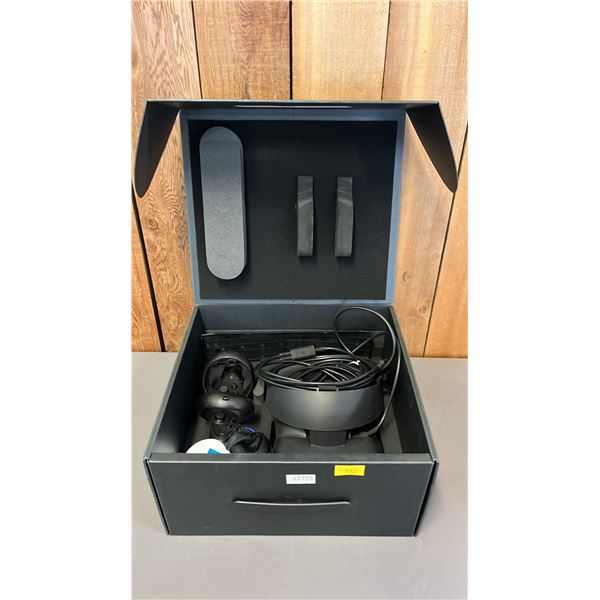 OCULUS VR GLASSES WITH CONTROLLERS & CABLES *IN BOX*