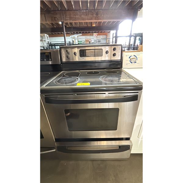 KENMORE 4 BURNER FLAT TOP RANGE WITH BRIDGE ELEMENT & HYBRID CONVECTION OVEN