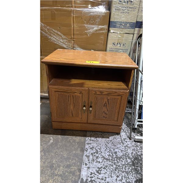 2-DOOR WOOD CABINET 29.5" X 19" X 28"