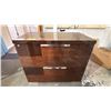 Image 1 : 2-DRAWER LATERAL FILING CABINET WITH KEY