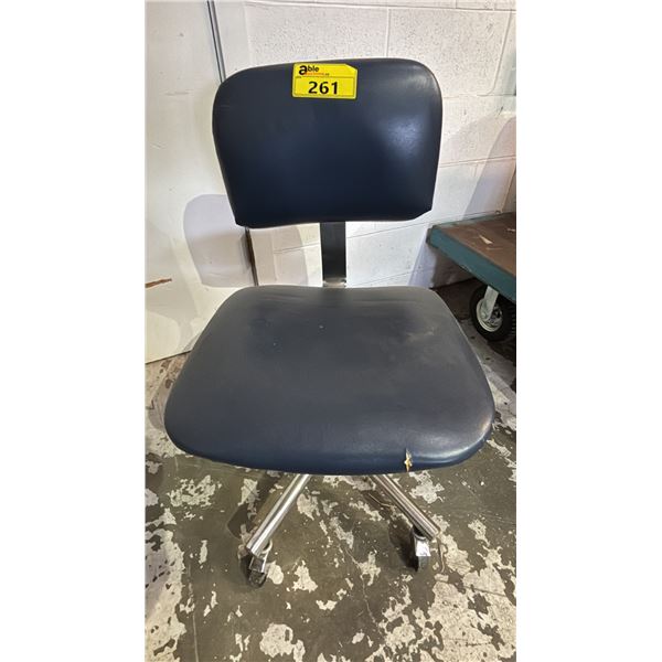 ROLLING TASK CHAIR