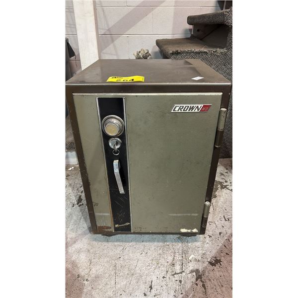 CROWN SAFE WITH KEY *NO COMBO/DOOR STICKS*
