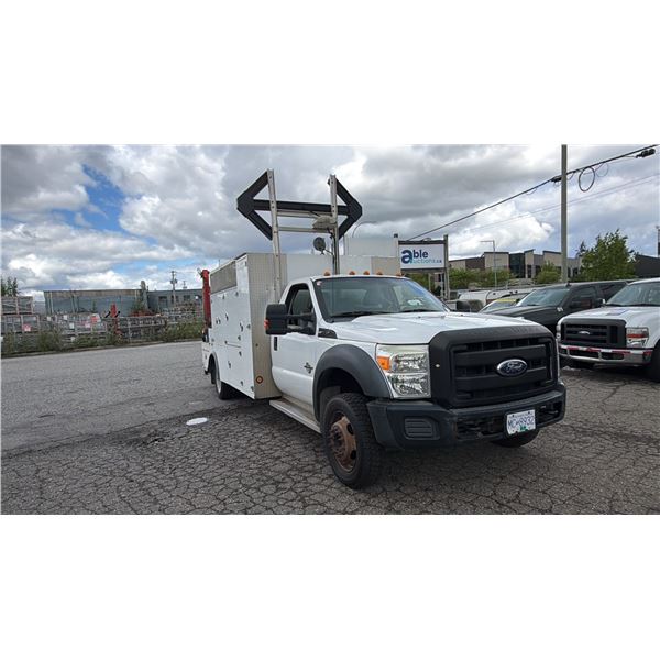 2011 FORD F550 SUPER DUTY, 2DR PICKUP, WHITE, VIN 1FDUF5GT6BEB01493,