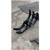 Image 4 : *NEW* AGT MINI EXCAVATOR GRABBER ATTACHMENT