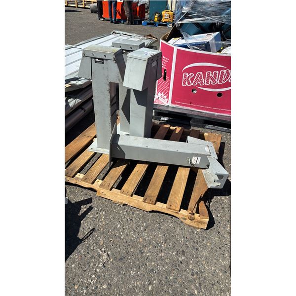 (4) VIPER MANUFACTURING OUTDOOR ELECTRICAL POWER PEDESTALS
