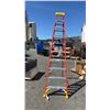 Image 2 : WERNER 10' FIBERGLASS LADDER *REAR RUNG DAMAGE*