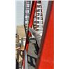 Image 4 : WERNER 10' FIBERGLASS LADDER *REAR RUNG DAMAGE*