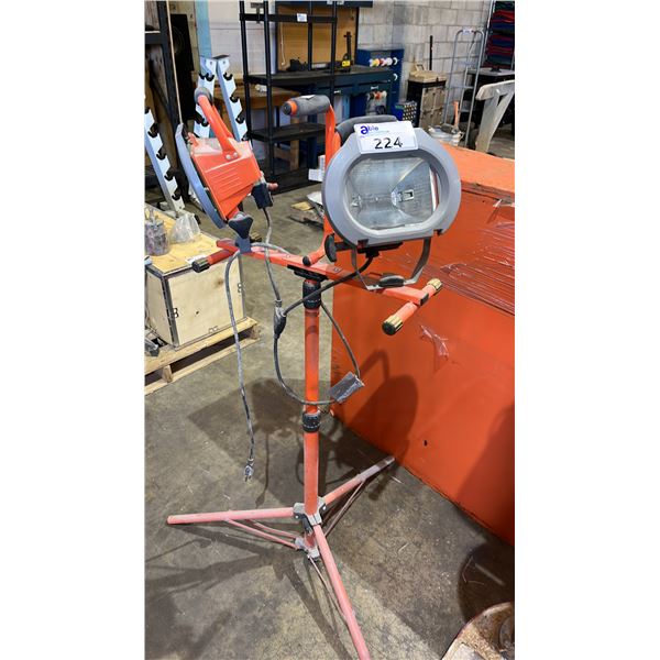 HDX HALOGEN TRIPOD WORK LIGHT WITH 2 ADJUSTABLE LIGHT HEADS