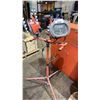 Image 1 : HDX HALOGEN TRIPOD WORK LIGHT WITH 2 ADJUSTABLE LIGHT HEADS