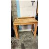 Image 1 : HUSKY JUNIOR TRADESMAN WOOD WORKBENCH