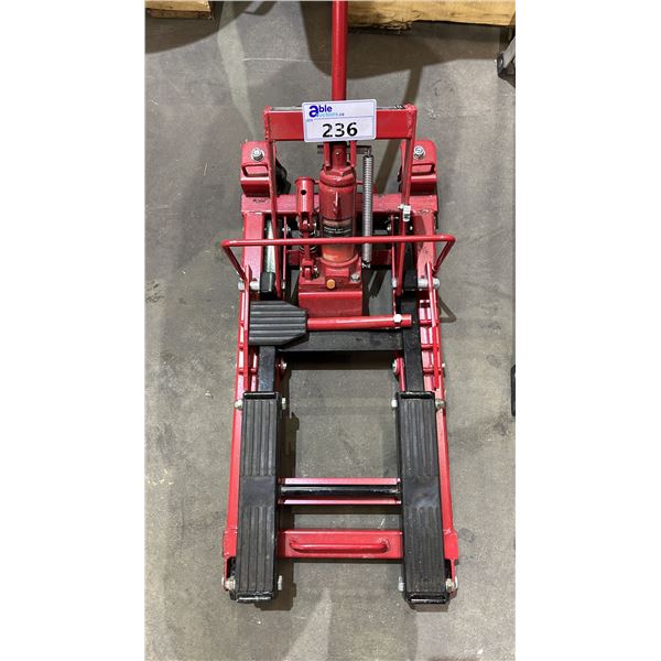 MOTOMASTER 1500LB CAPACITY MOTORCYCLE JACK